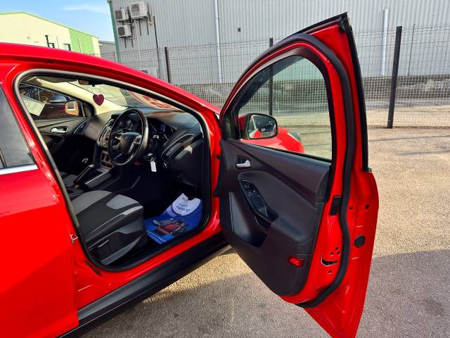 2014 Ford Focus 1.6 TDCi 115 Zetec Navigator 5dr